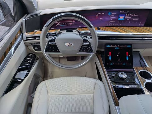 Certified 2025 Cadillac Escalade Sport Platinum w/ LPO, Floor Liner Package AWD/4WD image 18