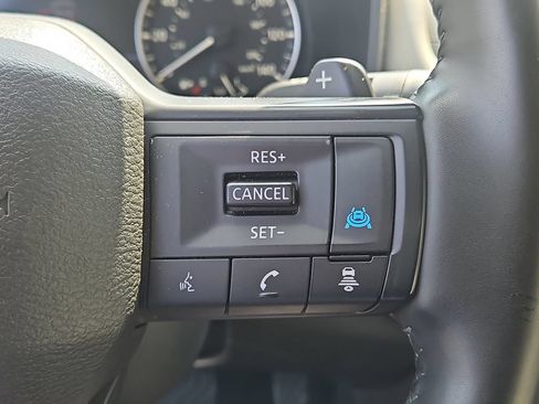 Used 2025 Nissan Rogue SV AWD/4WD image 28