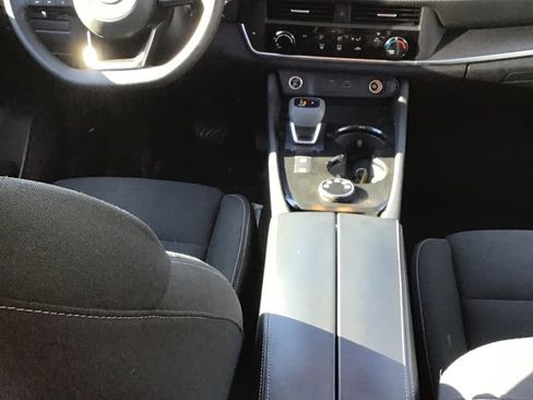 Used 2023 Nissan Rogue S image 6