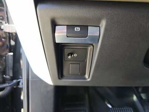 Used 2024 Land Rover Defender 110 S image 29