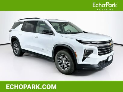 Used 2025 Chevrolet Traverse LT