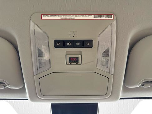 Used 2019 Toyota RAV4 LE FWD image 6