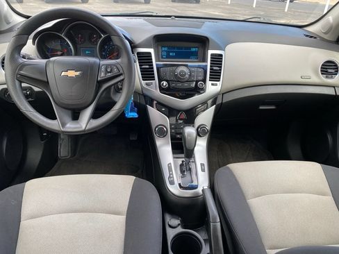 Used 2016 Chevrolet Cruze LS FWD image 4