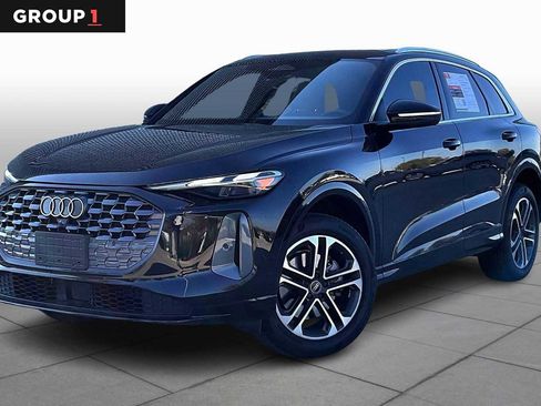 Certified 2025 Audi Q5 Premium w/ Convenience Package image 1