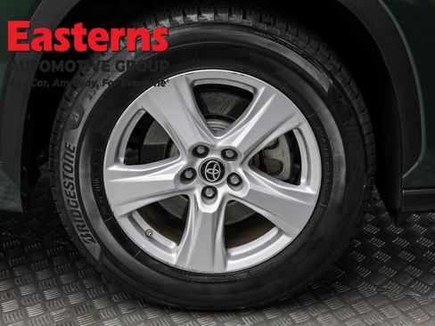 Used 2023 Toyota Highlander LE image 32