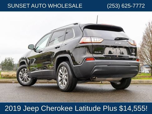 Used 2019 Jeep Cherokee Latitude Plus AWD/4WD image 29