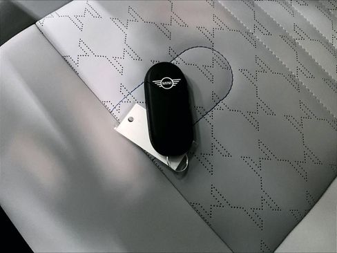 Used 2025 MINI Cooper 2-Door Hardtop image 13