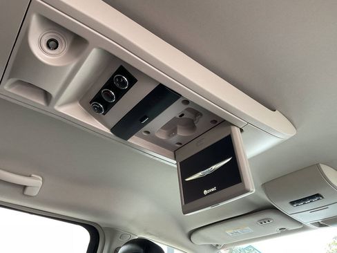 Used 2015 Chrysler Town & Country Touring w/ Driver Convenience Group FWD image 45