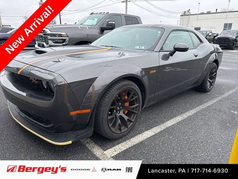 Used 2022 Dodge Challenger R/T Scat Pack image 1
