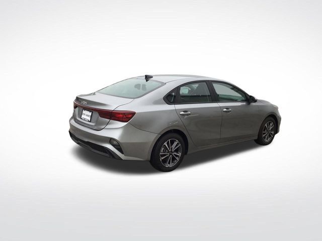 Used 2024 Kia Forte LXS w/ LXS Technology Package FWD image 5