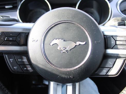 Used 2016 Ford Mustang Coupe image 12