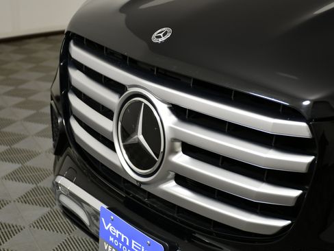 Used 2025 Mercedes-Benz GLS 450 4MATIC image 11