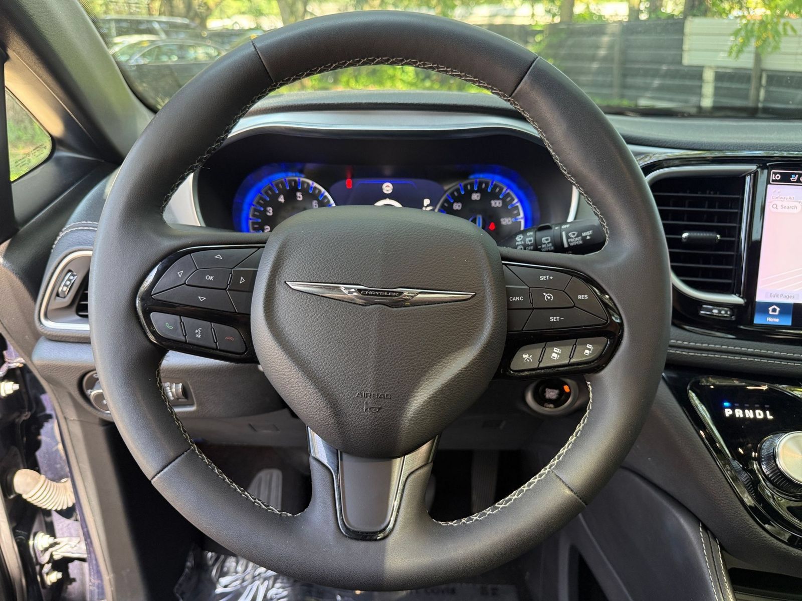 Used 2025 Chrysler Pacifica Limited FWD image 27