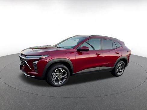 Used 2025 Chevrolet Trax LT image 8