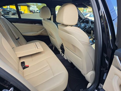 Used 2019 BMW 530i xDrive w/ Convenience Package AWD/4WD image 16