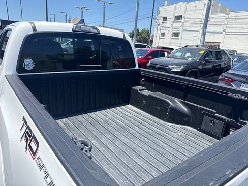 Used 2017 Toyota Tacoma 2WD Double Cab image 7