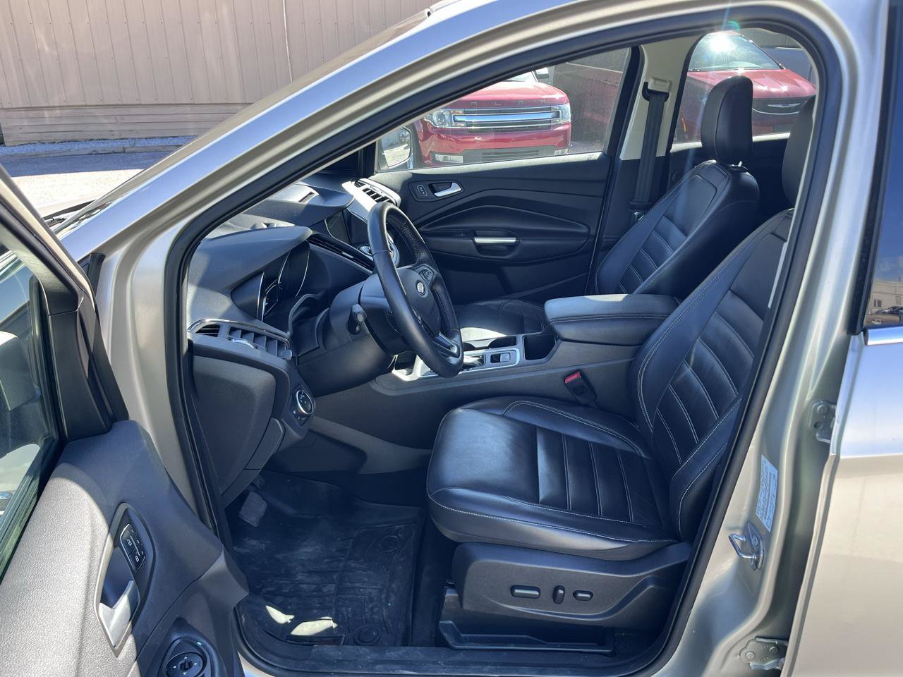 Used 2018 Ford Escape Titanium w/ Ford Safe & Smart Package AWD/4WD image 21