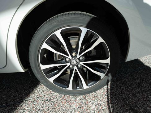 Used 2018 Toyota Corolla SE image 28