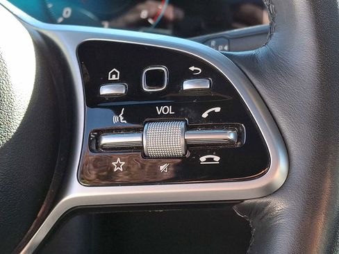 Certified 2022 Mercedes-Benz GLB 250 4MATIC image 19