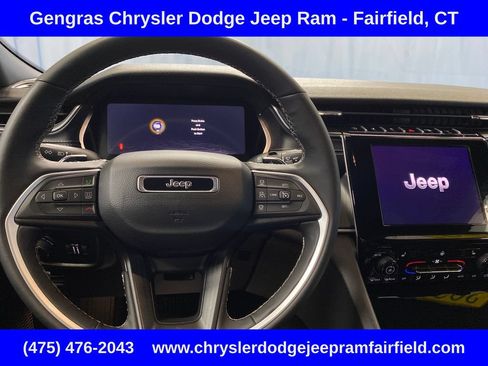 Certified 2025 Jeep Grand Cherokee Altitude AWD/4WD image 18
