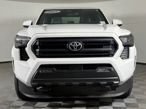 Used 2025 Toyota Tacoma SR5 AWD/4WD image 10
