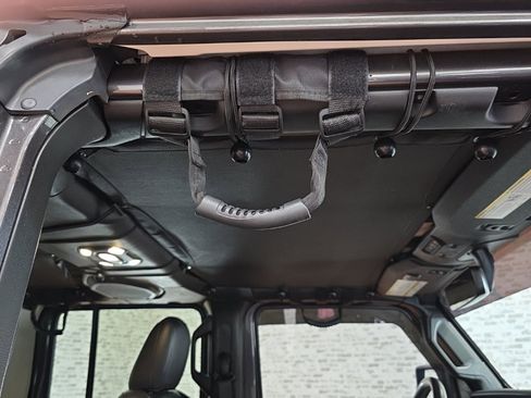 Used 2022 Jeep Wrangler Unlimited Sahara w/ Cold Weather Group image 16