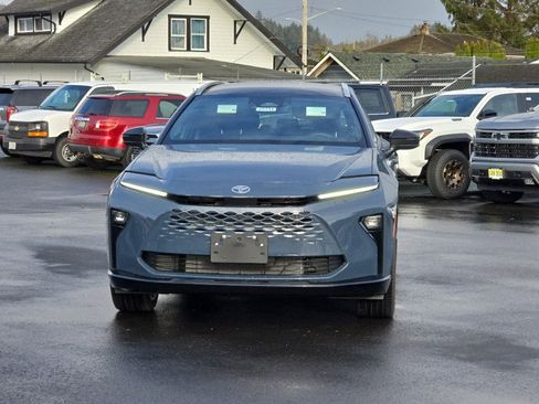 New 2025 Toyota Crown Signia image 3