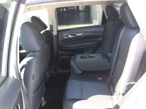 Used 2019 Nissan Rogue SV FWD image 15