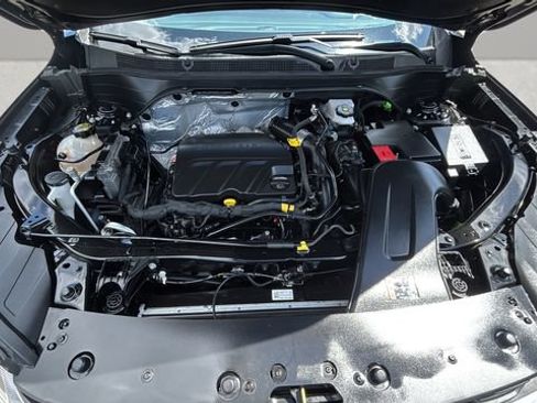 Used 2025 Chevrolet Trax LT FWD image 32
