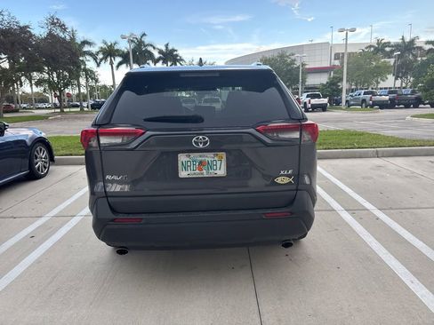 Used 2023 Toyota RAV4 XLE Premium image 7