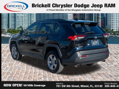 Used 2022 Toyota RAV4 XLE AWD/4WD image 7