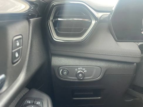 Used 2025 Chevrolet TrailBlazer LT FWD image 12