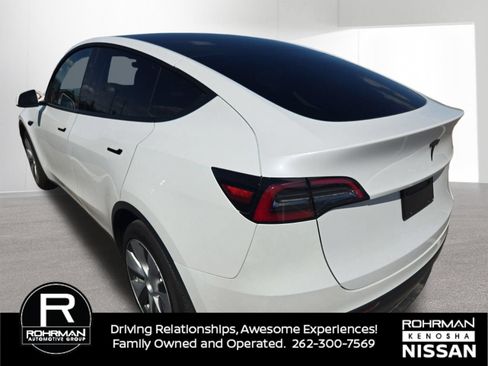 Used 2024 Tesla Model Y 2WD image 3