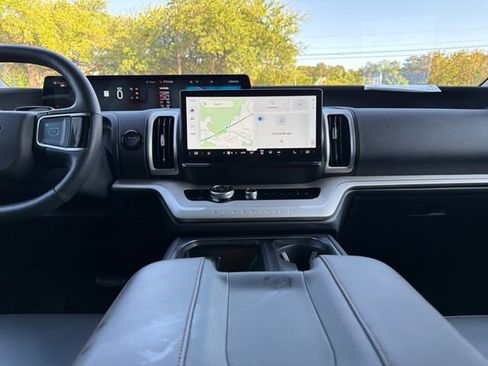 Certified 2025 Ford Expedition Active AWD/4WD image 19