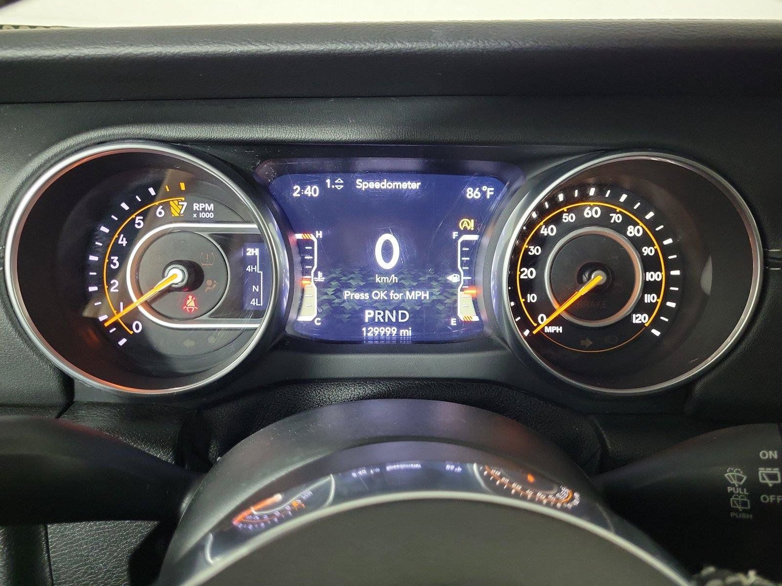 Used 2018 Jeep Wrangler Unlimited Sahara w/ Dual Top Group AWD/4WD image 27