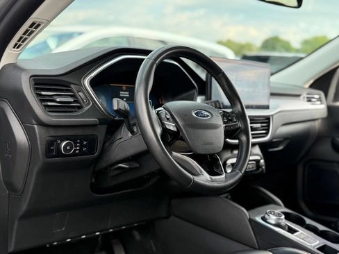 Used 2024 Ford Escape Platinum AWD/4WD image 12