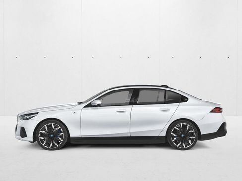 New 2026 BMW i5 eDrive40 w/ M Sport Package RWD image 2