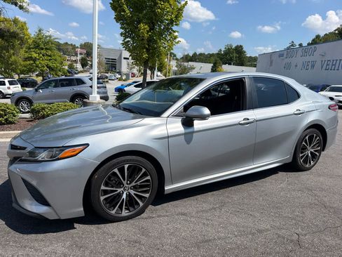 Used 2019 Toyota Camry SE w/ Audio Package FWD image 4