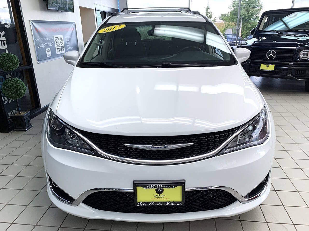 Used 2017 Chrysler Pacifica Touring-L FWD image 5