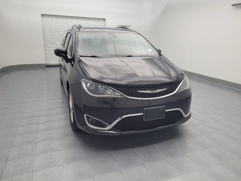 Used 2017 Chrysler Pacifica Touring-L Plus w/ Tire & Wheel Group FWD image 14