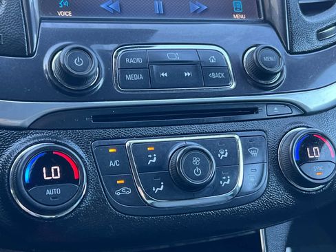 Used 2014 Chevrolet Impala LT w/ Convenience Package FWD image 21