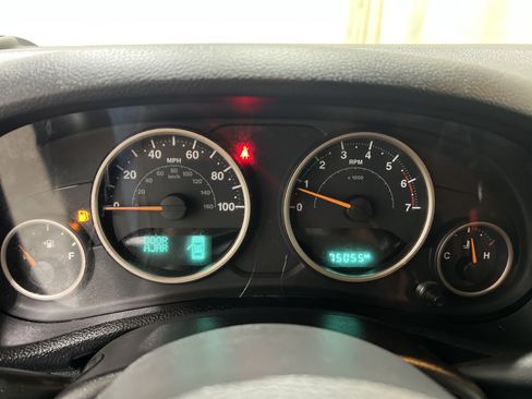 Used 2016 Jeep Wrangler Sahara AWD/4WD image 6