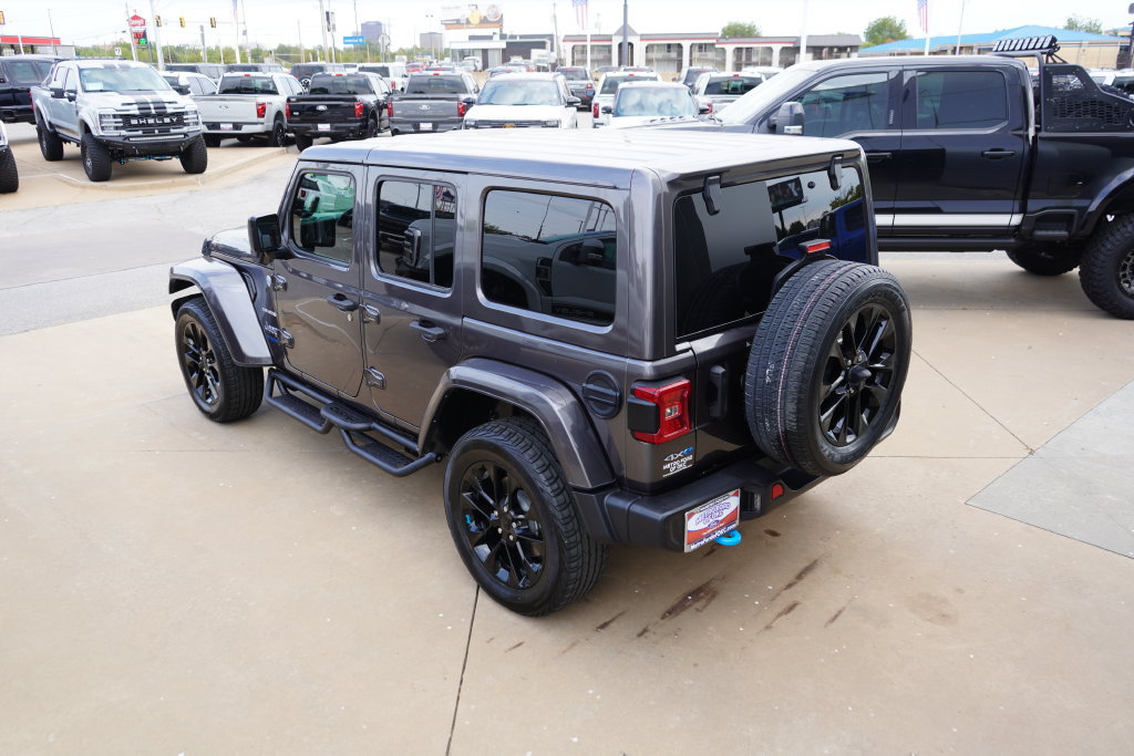 Used 2022 Jeep Wrangler Unlimited Sahara AWD/4WD image 14