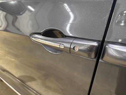 Used 2020 Chrysler Pacifica Touring-L image 9