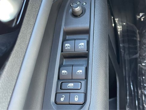 New 2025 Jeep Compass Latitude w/ Sun & Sound Group image 17