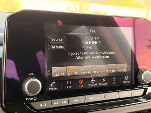 Used 2025 Nissan Pathfinder S FWD image 22