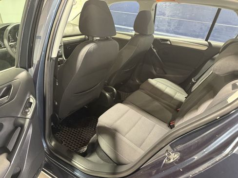 Used 2010 Volkswagen Golf 4-Door image 7