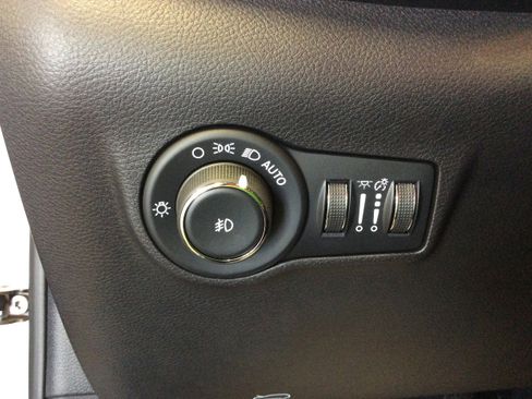 Used 2025 Jeep Compass Limited w/ Elite Group image 21