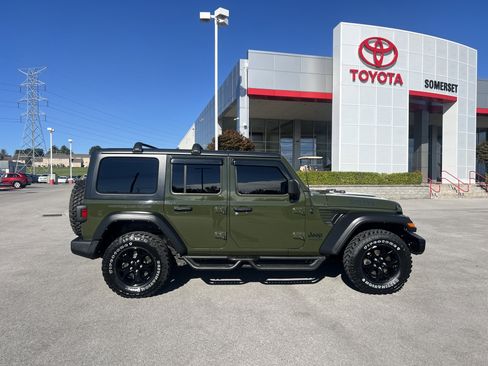 Used 2021 Jeep Wrangler Unlimited Willys image 4