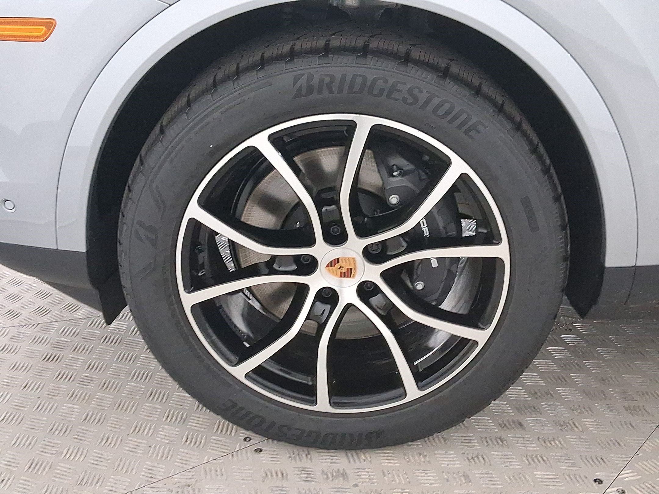 Used 2026 Porsche Cayenne AWD/4WD image 11
